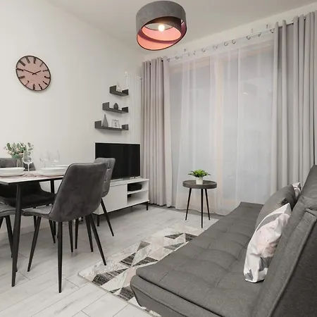 Elegant With Balcony & Bathtub Wola By Renters Daire Varşova