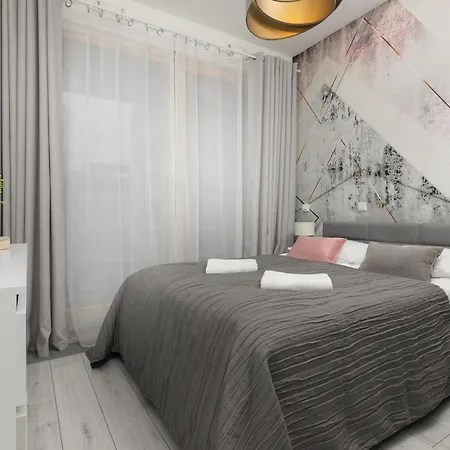 Elegant With Balcony & Bathtub Wola By Renters Apartmán Varšava