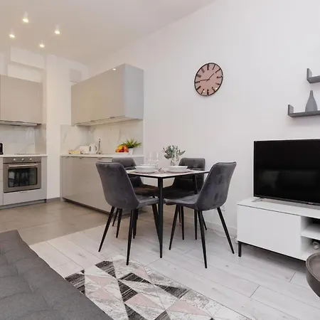 Elegant With Balcony & Bathtub Wola By Renters Apartmán Varšava