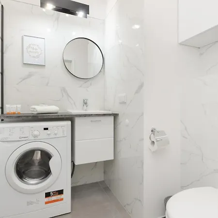 Elegant With Balcony & Bathtub Wola By Renters *