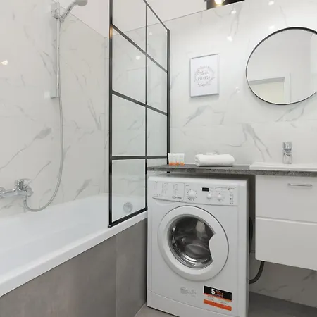 Apartman Elegant With Balcony & Bathtub Wola By Renters Varsó