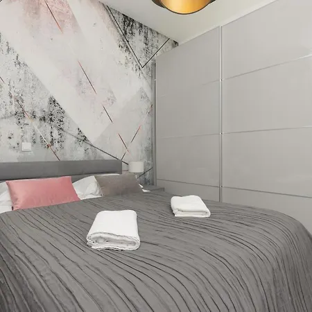 アパート Elegant With Balcony & Bathtub Wola By Renters *