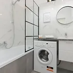 דירה Elegant With Balcony & Bathtub Wola By Renters ורשה